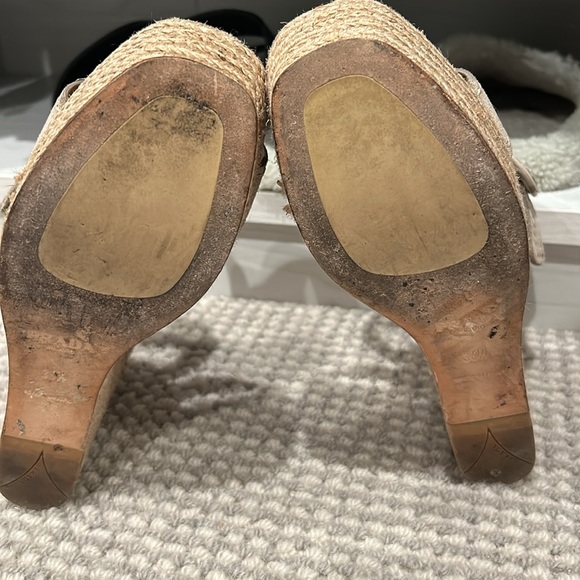 Prada beige suede wedge. Size 36.5 EU/6.5 US - Picture 5 of 7
